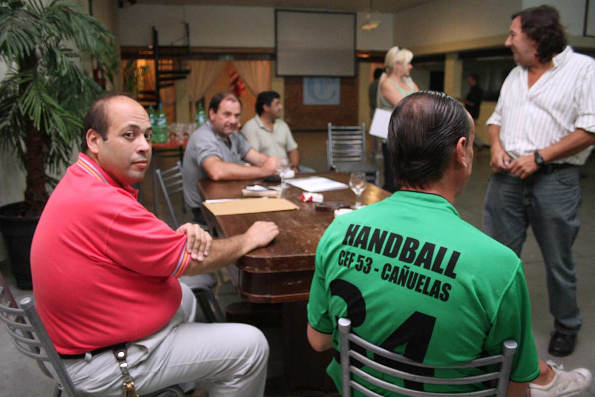 Kuri presidente del Concejo, preparando una sesión. Archivo InfoCañuelas.