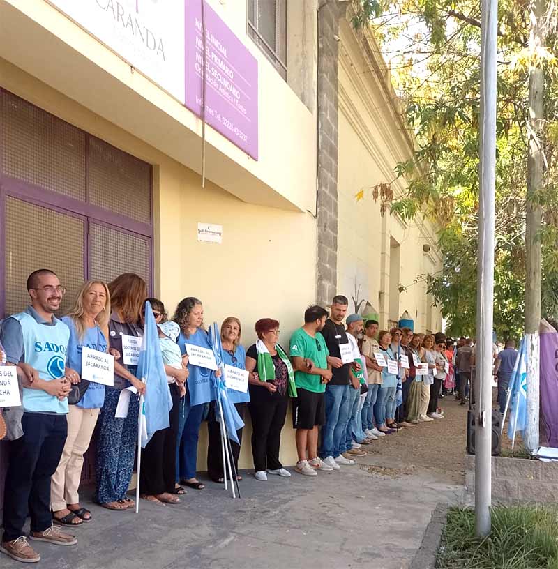 Abrazo al edificio de Brandsen y Basavilbaso.