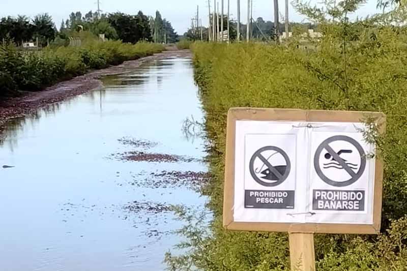 Canal de la calle Juncal, en Chacras del Alba, horas antes del temporal.