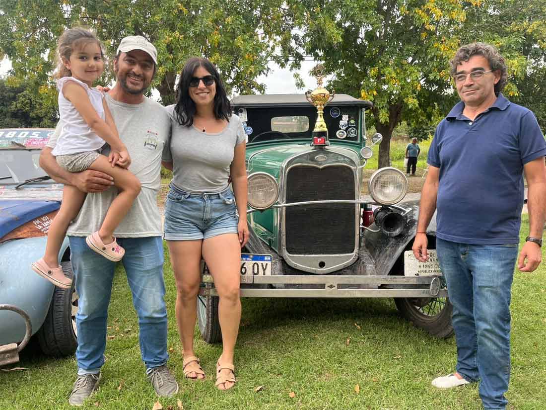 Héctor Frescino, Mónica Pérez y Víctor Perrotat, premiados en Salvador María.