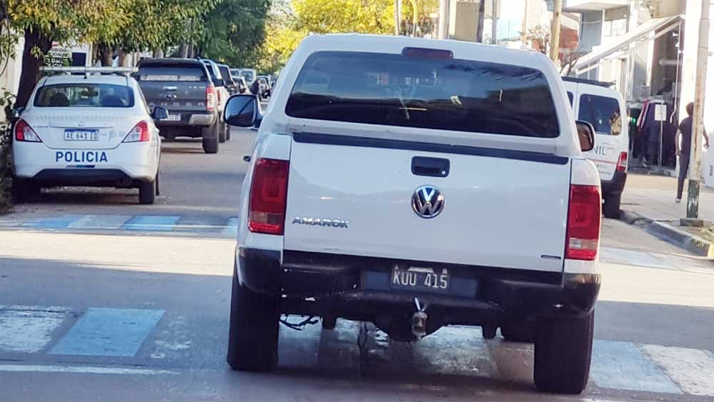 La Amarok sospechosa fotografiada por los vecinos.