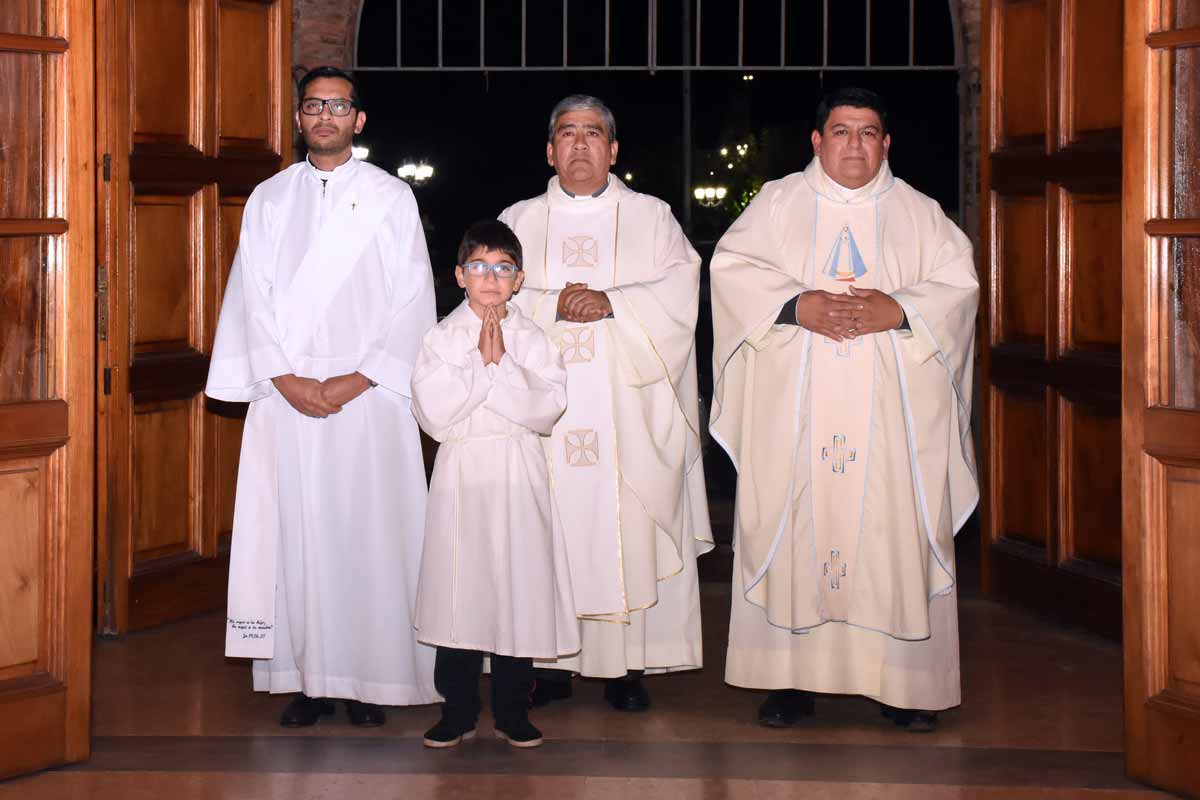 El vicario de la Diócesis, Fabián Urueña, ofició la misa. Foto: Florencia Arsuaga. 