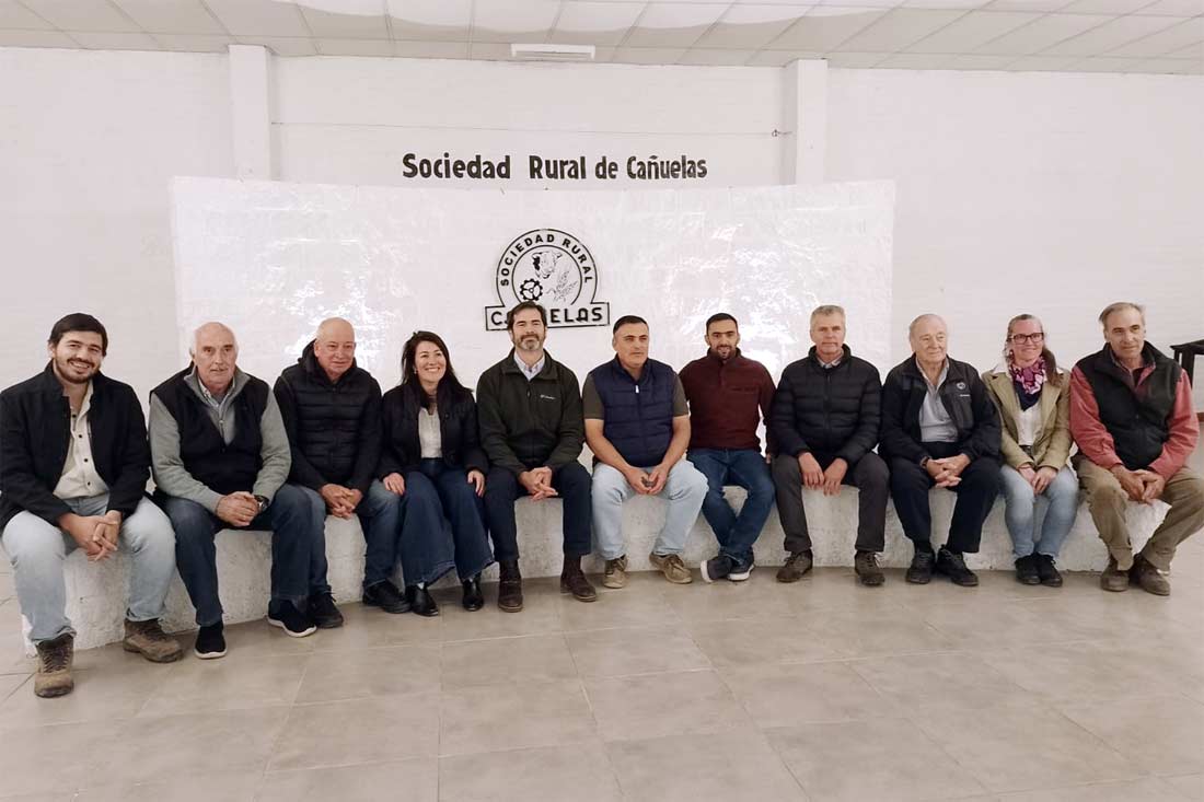 La nueva comisión directiva, con los nuevos miembros y los que siguen por dos años más.