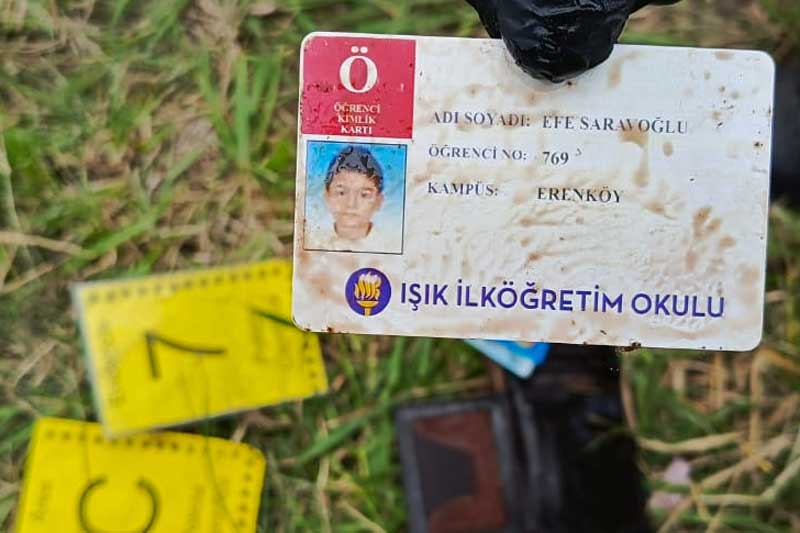 La credencial de estudiante de Efe Saravoglu.