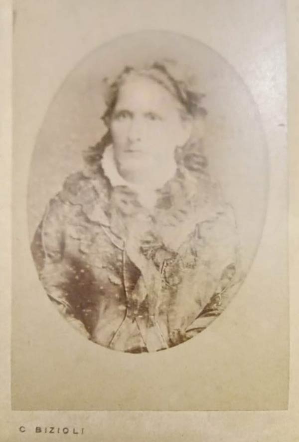 Fermina Arce de Acuña. Foto César Bizioli, c. 1875.