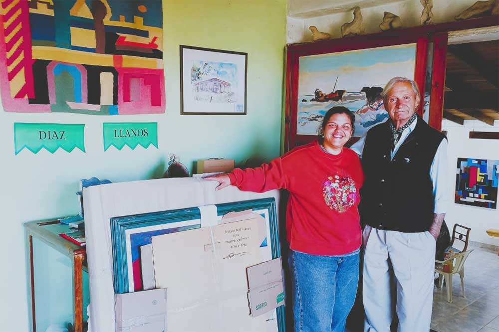 La donación recibida por Lucía de manos del maestro Díaz Llanos.
