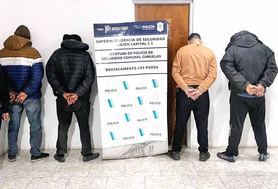 Los sospechosos aprehendidos en el Destacamento Los Pozos.