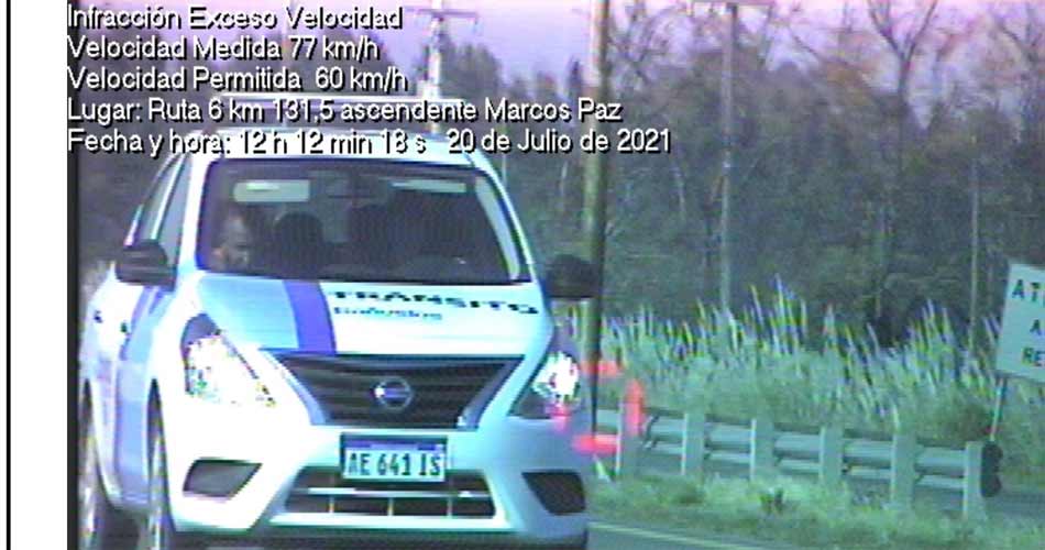 Nissan del área de Tránsito multado en Marcos Paz.